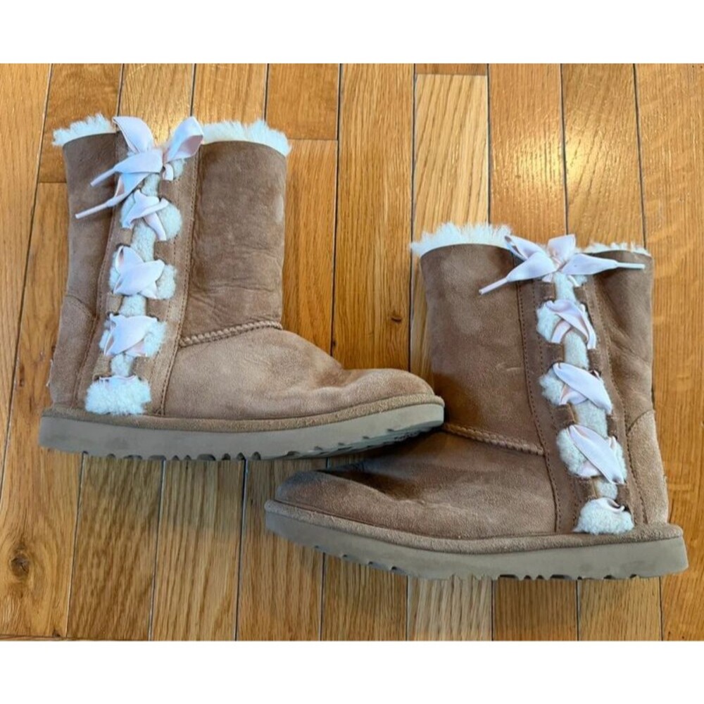 UGG Pala Boots Chestnut Suede With Pink Satin Lacing Detail Ribbon Kids Sz 4